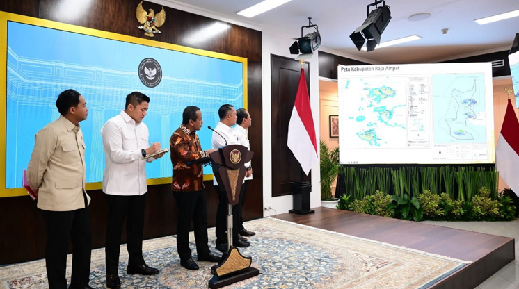 Pemerintah Resmi Cabut Empat Izin Usaha Pertambangan di Raja Ampat